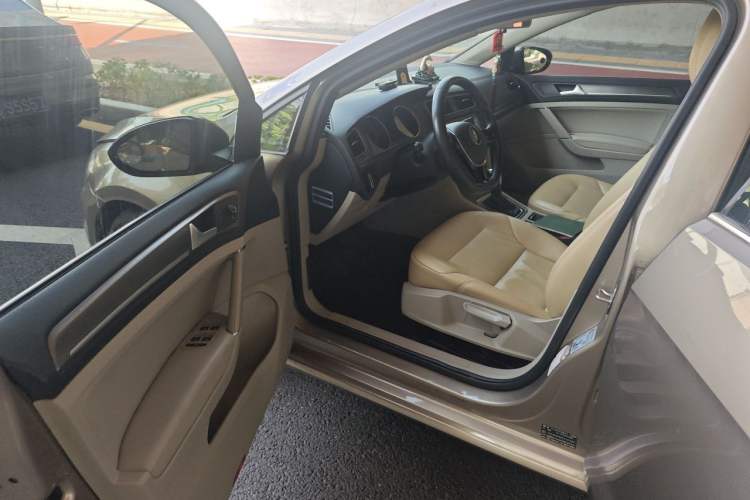 Used Volkswagen Golf 2015 1.6L Automatic Comfort Model Driver Seat