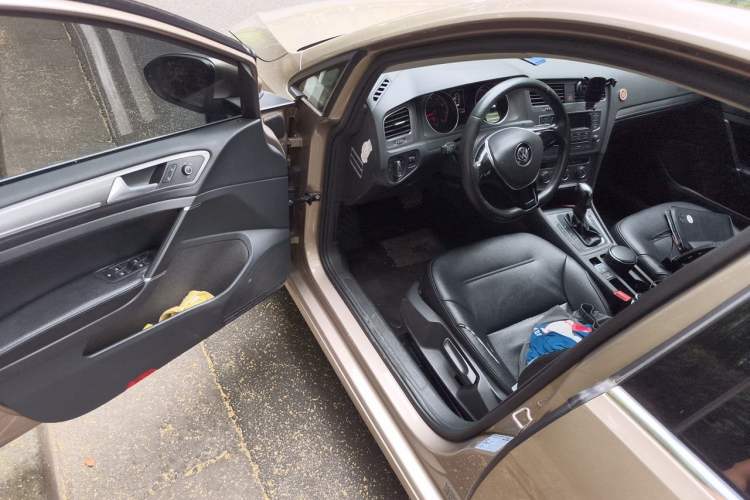 Used Volkswagen Golf 2015 1.4TSI Automatic Comfort Model Driver Seat