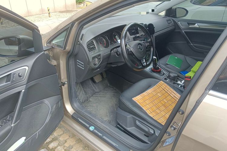 Used Volkswagen Golf 2015 1.6L Automatic Comfort Model Driver Seat
