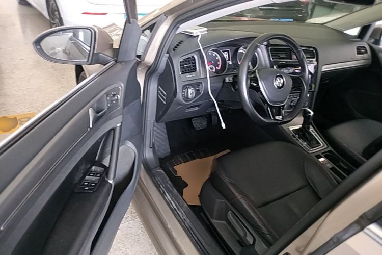 Used Volkswagen Golf 2015 1.4TSI Automatic Comfort Model Driver Seat