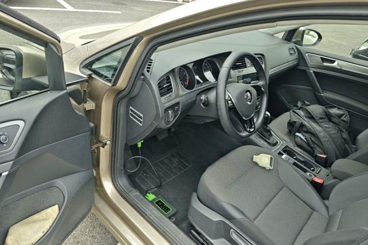 Used Volkswagen Golf 2015 1.4TSI Automatic Comfort Model Driver Seat