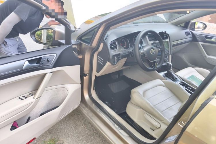 Used Volkswagen Golf 2015 1.4TSI Automatic Luxury Model Driver Seat