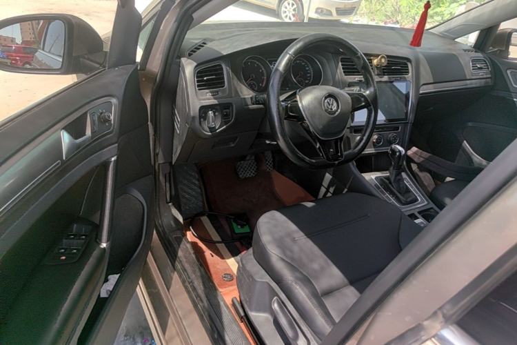 Used Volkswagen Golf 2015 1.4TSI Automatic Comfort Model Driver Seat