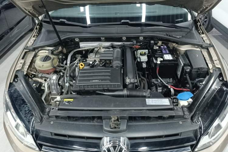 Used Volkswagen Golf 2015 1.4TSI Automatic Comfort Model Engine Bay