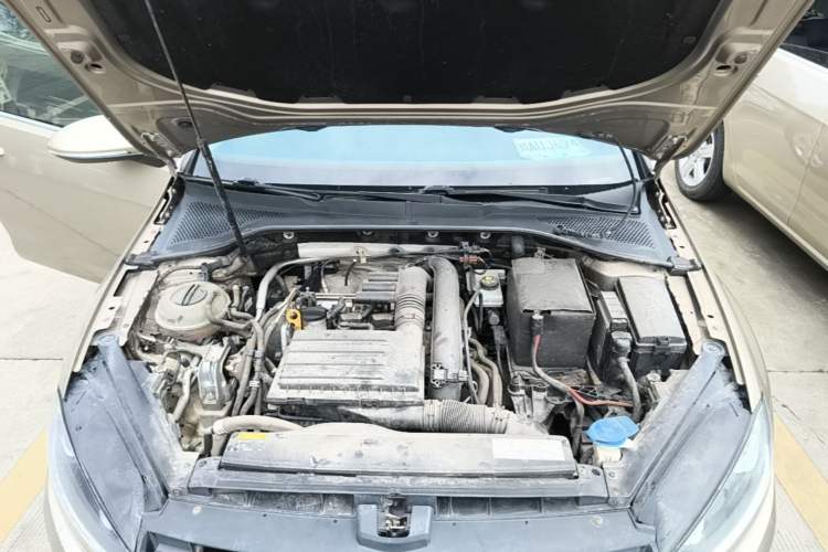 Used Volkswagen Golf 2015 1.4TSI Automatic Luxury Model Engine Bay