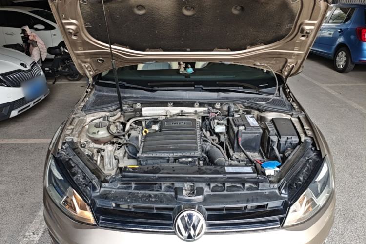 Used Volkswagen Golf 2015 1.6L Automatic Fashion Model Engine Bay