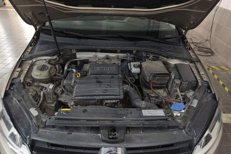 Used Volkswagen Golf 2015 1.6L Manual Fashion Edition Engine Bay