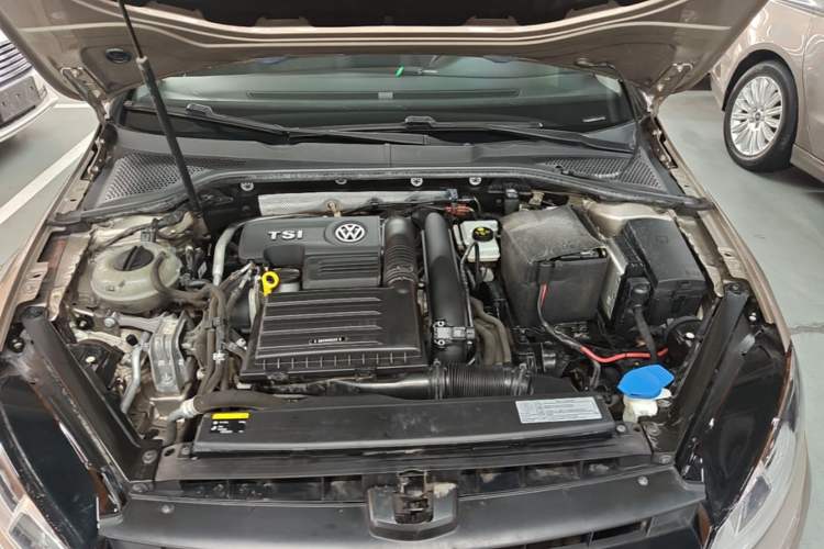 Used Volkswagen Golf 2015 1.4TSI Automatic Comfort Model Engine Bay