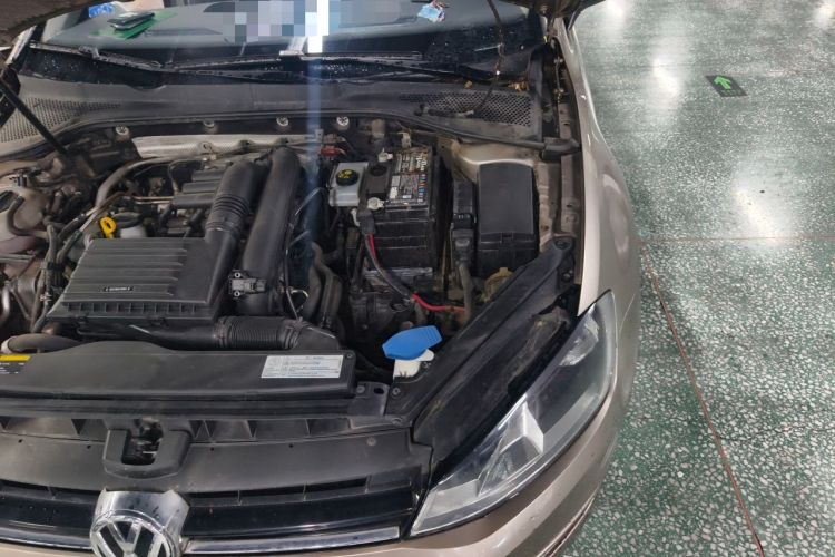 Used Volkswagen Golf 2015 1.4TSI Automatic Comfort Model Engine Bay Left