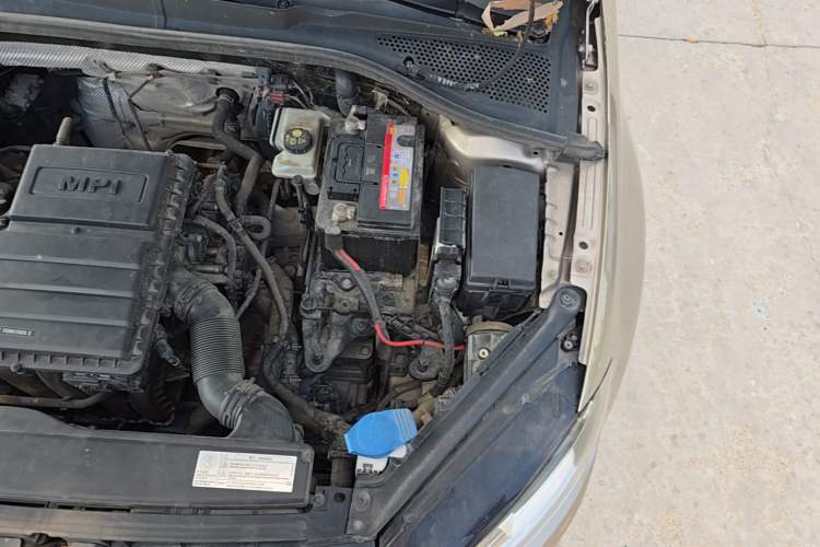 Used Volkswagen Golf 2015 1.6L Automatic Comfort Model Engine Bay Left