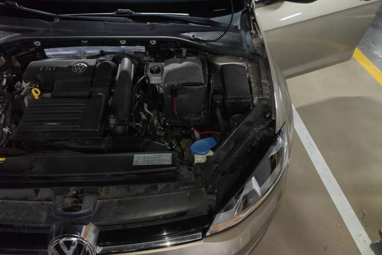 Used Volkswagen Golf 2015 1.4TSI Automatic Comfort Model Engine Bay Left