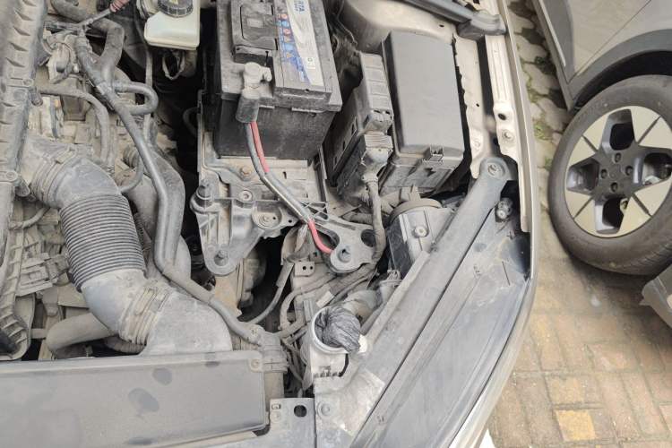 Used Volkswagen Golf 2015 1.6L Manual Fashion Edition Engine Bay Left