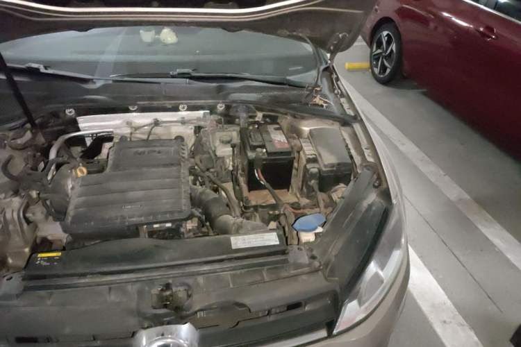 Used Volkswagen Golf 2015 1.6L Automatic Comfort Model Engine Bay Left
