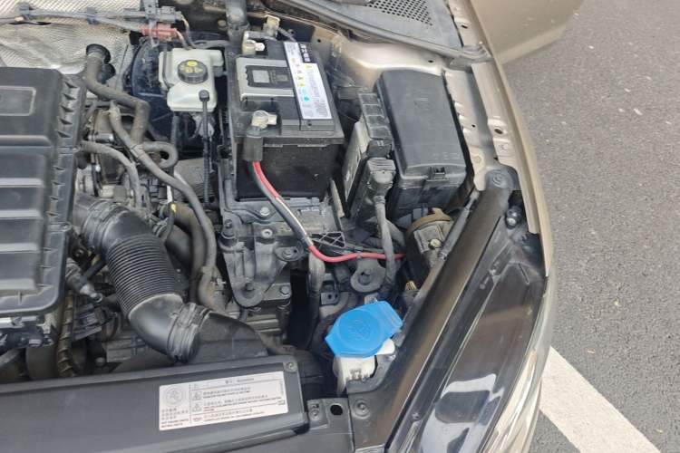 Used Volkswagen Golf 2015 1.6L Automatic Comfort Model Engine Bay Left
