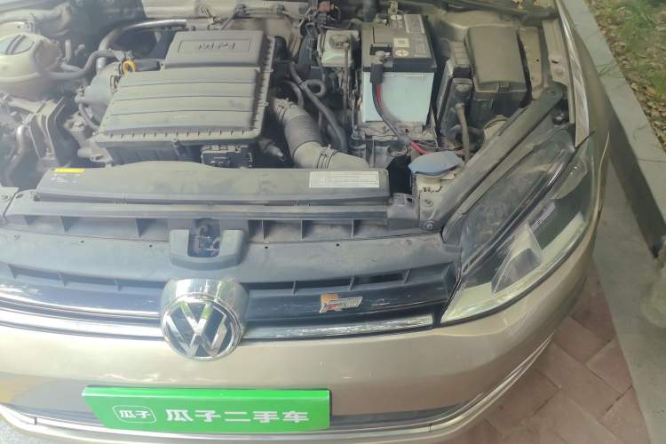 Used Volkswagen Golf 2015 1.6L Automatic Fashion Model Engine Bay Left
