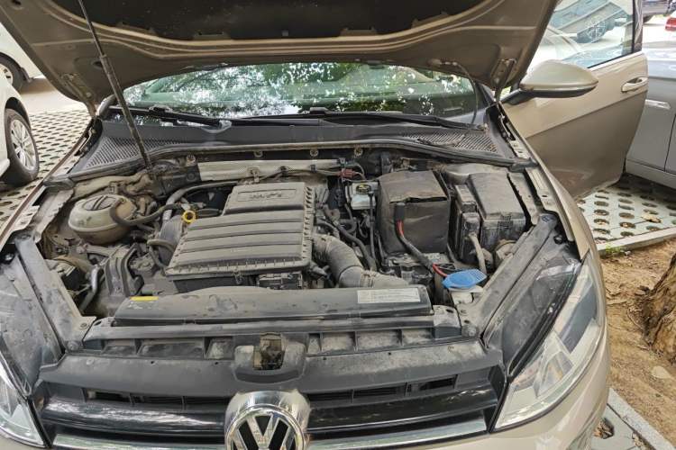 Used Volkswagen Golf 2015 1.6L Automatic Comfort Model Engine Bay Left