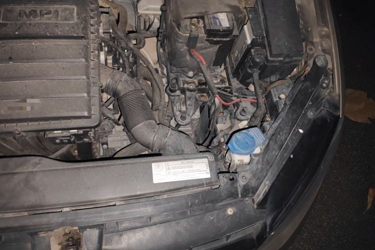 Used Volkswagen Golf 2015 1.6L Automatic Fashion Model Engine Bay Left