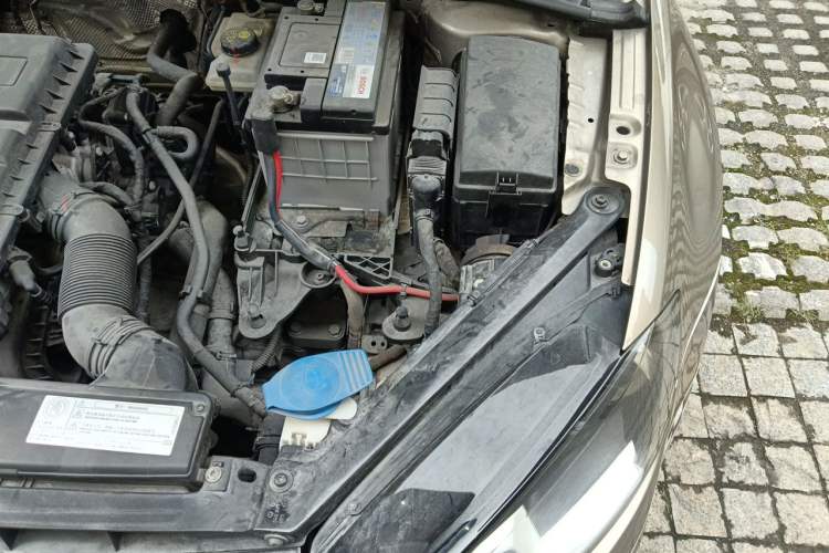 Used Volkswagen Golf 2015 1.6L Automatic Comfort Model Engine Bay Left
