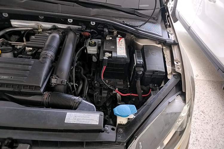Used Volkswagen Golf 2015 1.4TSI Automatic Comfort Model Engine Bay Left