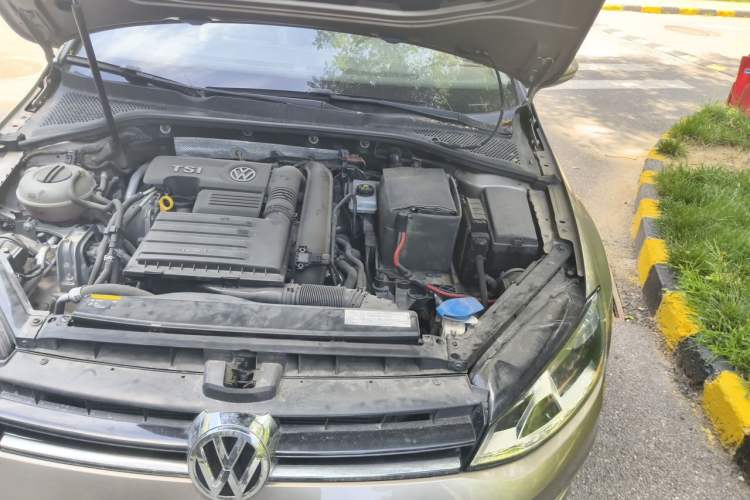Used Volkswagen Golf 2015 1.4TSI Automatic Luxury Model Engine Bay Left