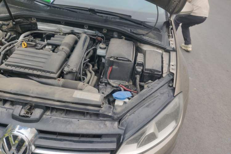 Used Volkswagen Golf 2015 1.2TSI Automatic Comfort Model Engine Bay Left