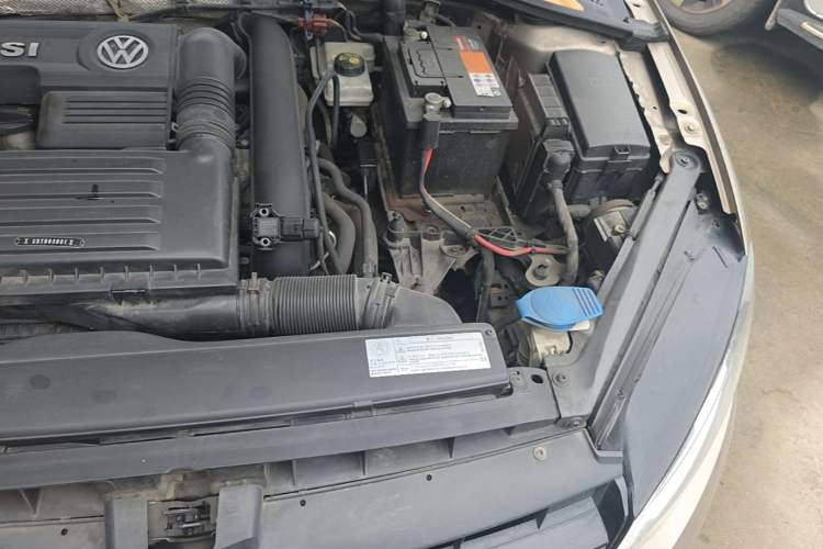 Used Volkswagen Golf 2015 1.4TSI Automatic Comfort Model Engine Bay Left