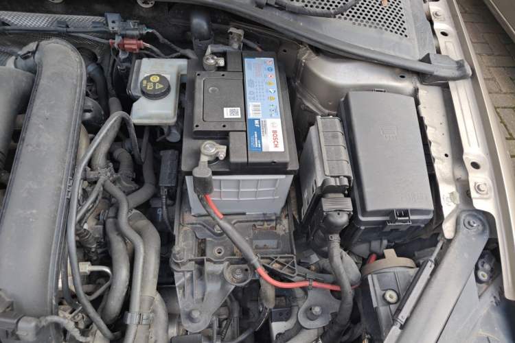 Used Volkswagen Golf 2015 1.4TSI Automatic Comfort Model Engine Bay Left