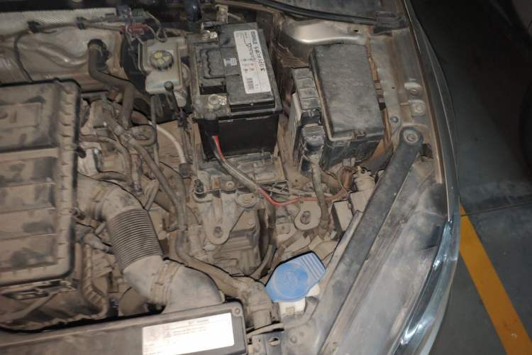 Used Volkswagen Golf 2015 1.6L Automatic Comfort Model Engine Bay Left