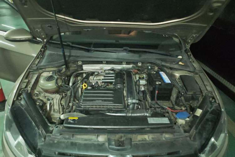 Used Volkswagen Golf 2015 1.4TSI Automatic Comfort Model Engine Bay