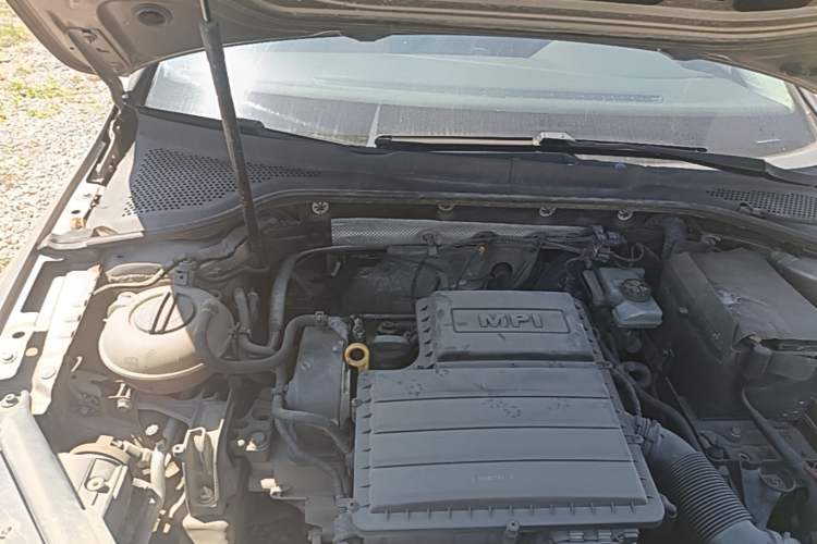 Used Volkswagen Golf 2015 1.6L Automatic Comfort Model Engine Bay Right