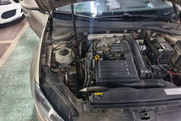 Used Volkswagen Golf 2015 1.4TSI Automatic Comfort Model Engine Bay Right