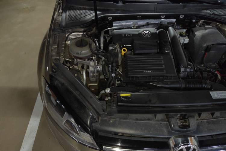 Used Volkswagen Golf 2015 1.4TSI Automatic Comfort Model Engine Bay Right