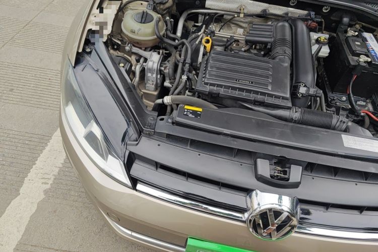 Used Volkswagen Golf 2015 1.4TSI Manual Comfort Model Engine Bay Right