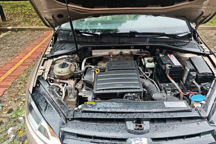 Used Volkswagen Golf 2015 1.6L Automatic Comfort Model Engine Bay Right