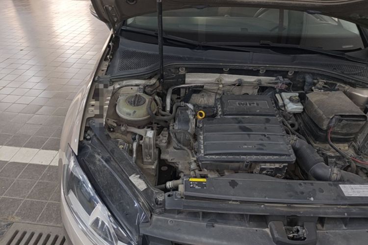 Used Volkswagen Golf 2015 1.6L Manual Fashion Edition Engine Bay Right