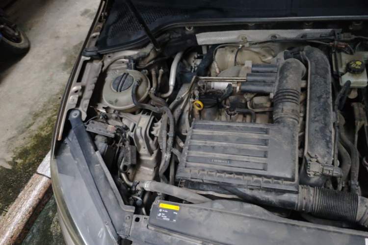 Used Volkswagen Golf 2015 1.4TSI Automatic Comfort Model Engine Bay Right