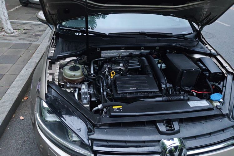 Used Volkswagen Golf 2015 1.4TSI Automatic Flagship Model Engine Bay Right