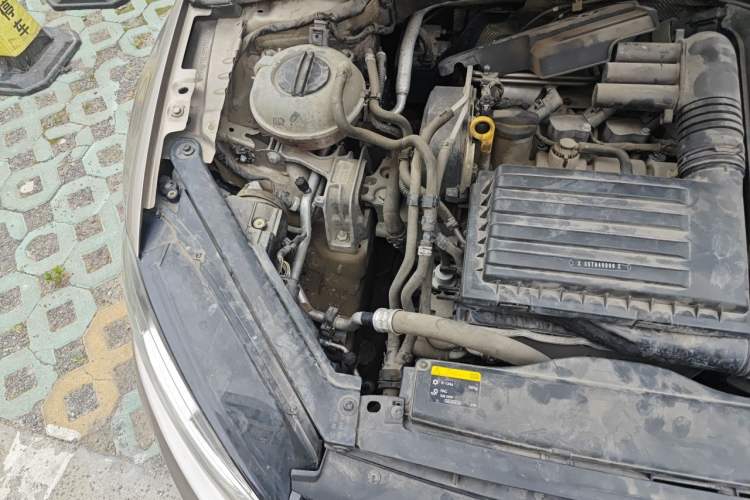 Used Volkswagen Golf 2015 1.4TSI Automatic Comfort Model Engine Bay Right