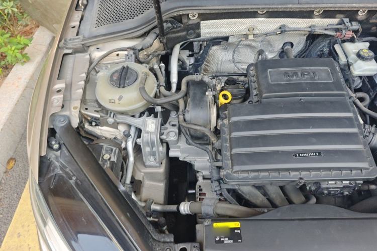 Used Volkswagen Golf 2015 1.6L Automatic Comfort Model Engine Bay Right