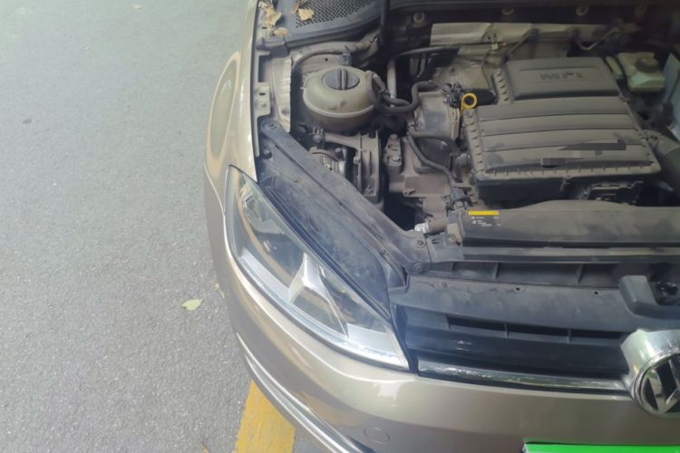 Used Volkswagen Golf 2015 1.6L Automatic Fashion Model Engine Bay Right