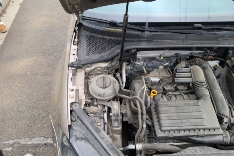 Used Volkswagen Golf 2015 1.4TSI Automatic Luxury Model Engine Bay Right