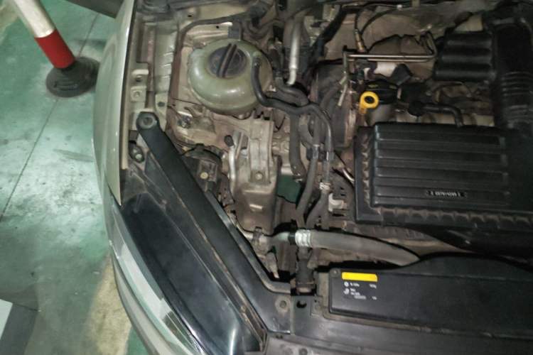 Used Volkswagen Golf 2015 1.4TSI Automatic Comfort Model Engine Bay Right