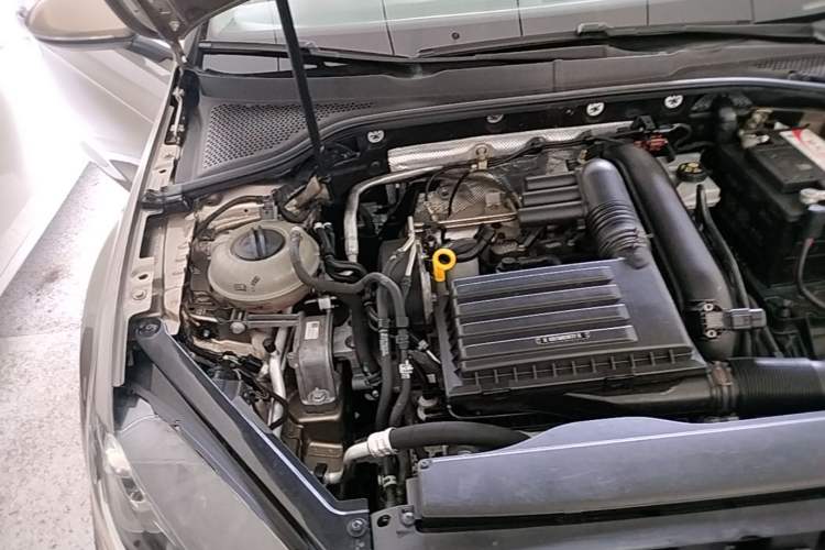 Used Volkswagen Golf 2015 1.4TSI Automatic Comfort Model Engine Bay Right