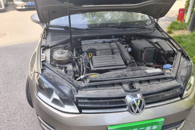 Used Volkswagen Golf 2015 1.4TSI Automatic Luxury Model Engine Bay Right