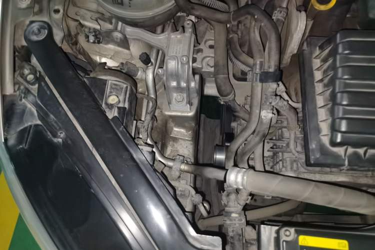 Used Volkswagen Golf 2015 1.4TSI Automatic Luxury Model Engine Bay Right