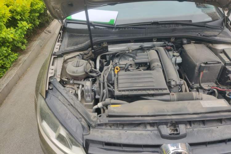 Used Volkswagen Golf 2015 1.2TSI Automatic Comfort Model Engine Bay Right