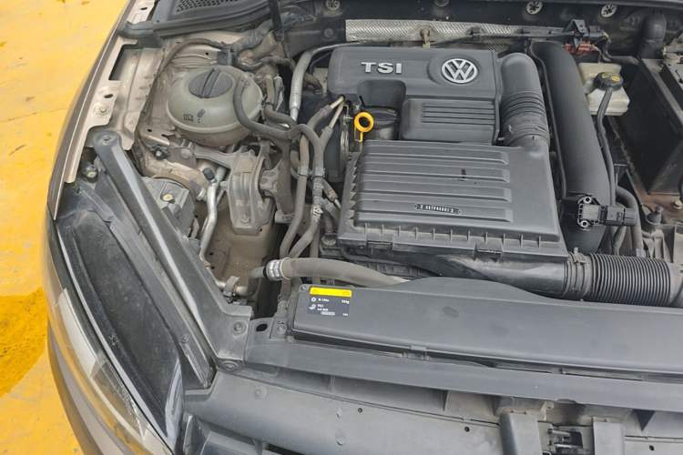 Used Volkswagen Golf 2015 1.4TSI Automatic Comfort Model Engine Bay Right