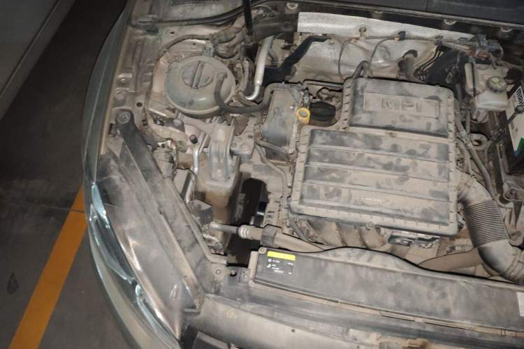 Used Volkswagen Golf 2015 1.6L Automatic Comfort Model Engine Bay Right
