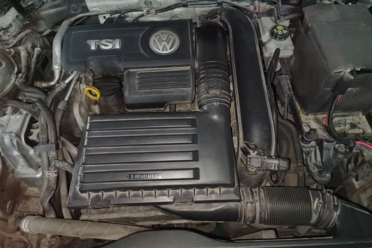Used Volkswagen Golf 2015 1.4TSI Automatic Luxury Model Engine Bay