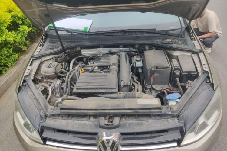 Used Volkswagen Golf 2015 1.2TSI Automatic Comfort Model Engine Bay
